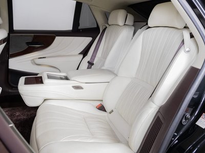 صورة مصغرة 8 لـ 2019 Lexus LS