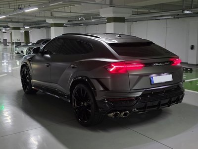 LAMBORGHINI URUS - 3
