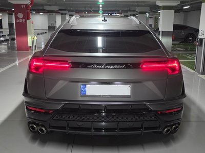 LAMBORGHINI URUS - 6