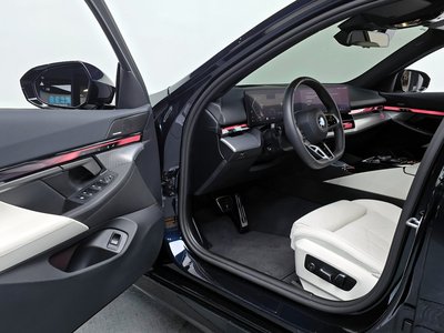 2025 BMW 5 SERIES — миниатюра 13