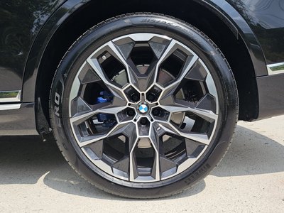 2025 BMW X7 photo 8