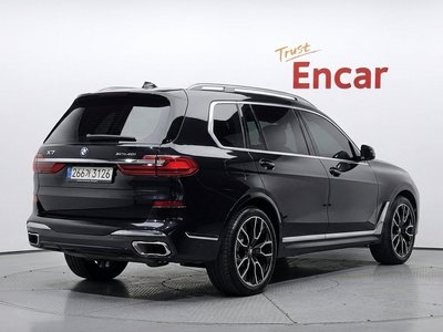 2025 BMW X7 photo 3