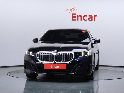 2024 BMW 5 SERIES 照片 2