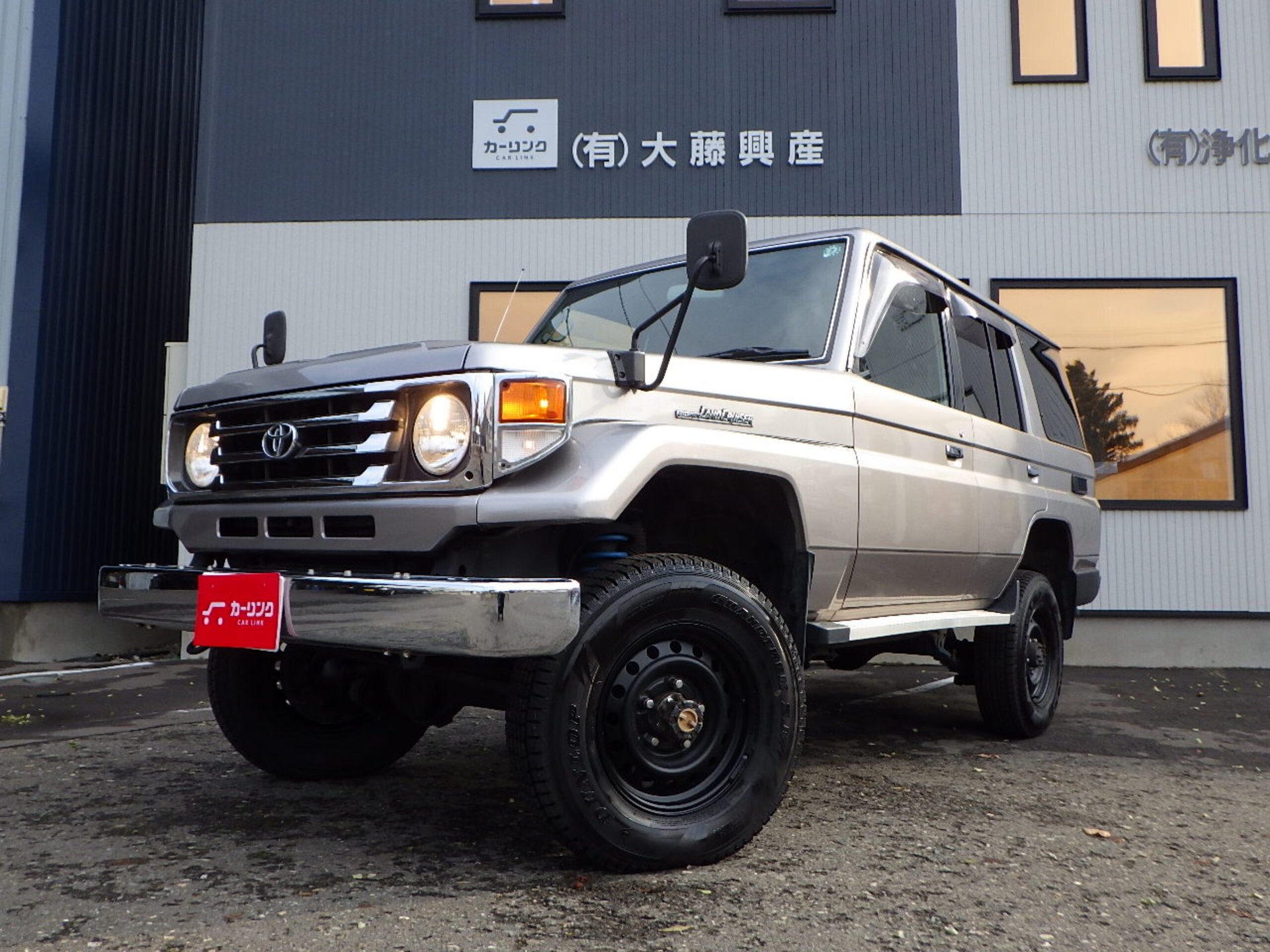 TOYOTA LAND CRUISER 70 - View 1