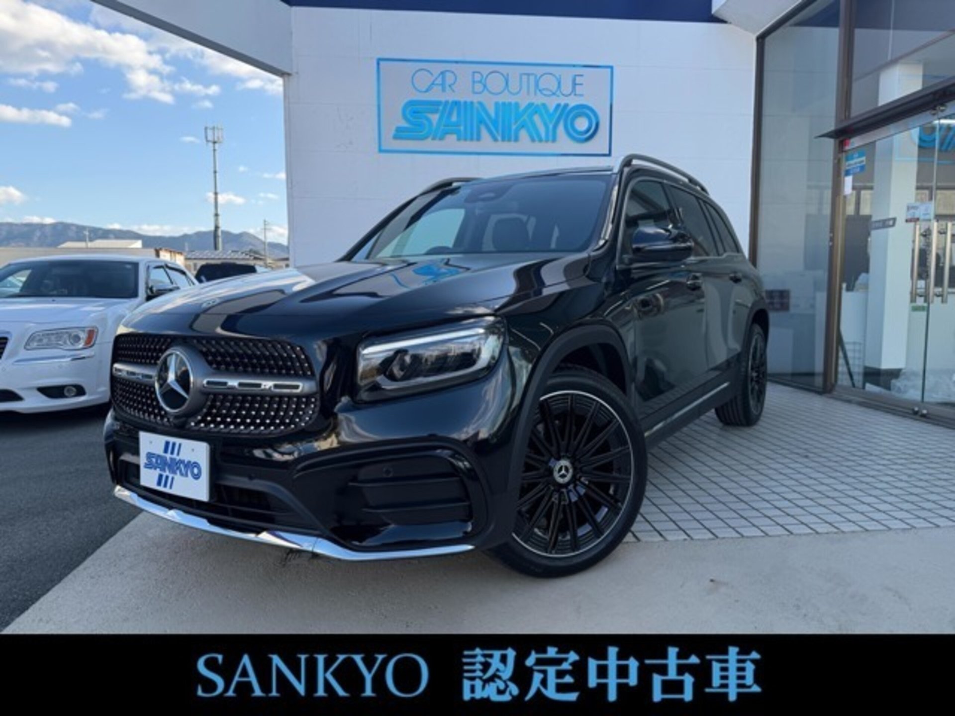 MERCEDES-BENZ GLB - View 1