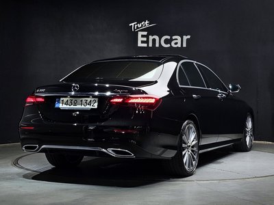 MERCEDES-BENZ E-CLASS - 4