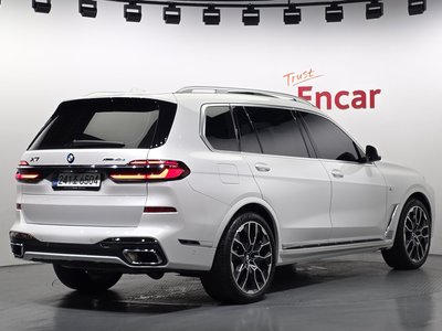 2025 BMW X7 photo 3