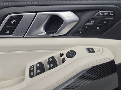 2025 BMW X7 thumbnail 14