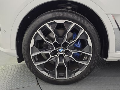 2025 BMW X7 photo 6