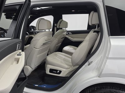 2025 BMW X7 thumbnail 11