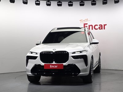 2025 BMW X7 photo 2
