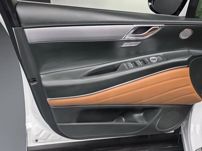 2024 Genesis GV80 thumbnail 14