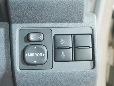 2025 Toyota LAND CRUISER 70 — миниатюра 34
