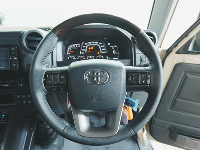 2025 Toyota LAND CRUISER 70 — миниатюра 18