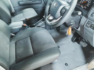 2025 Toyota LAND CRUISER 70 — миниатюра 38