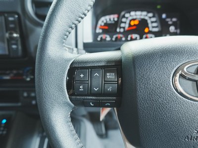 2025 Toyota LAND CRUISER 70 — миниатюра 21