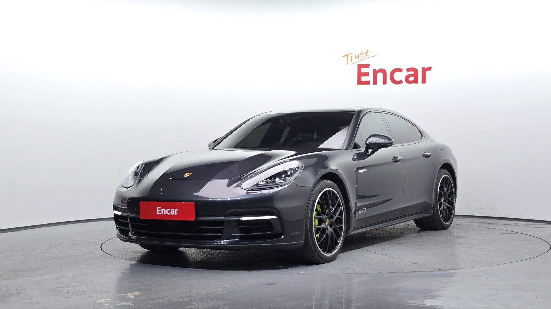 PORSCHE PANAMERA - View 1
