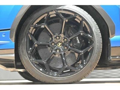 LAMBORGHINI URUS - 4