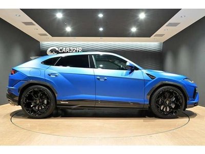 LAMBORGHINI URUS - 8