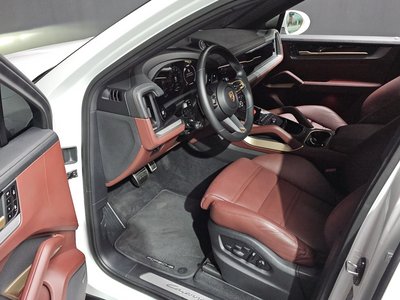 صورة 10 لـ 2024 Porsche CAYENNE