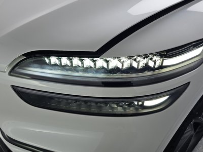 صورة 9 لـ 2024 Genesis GV70