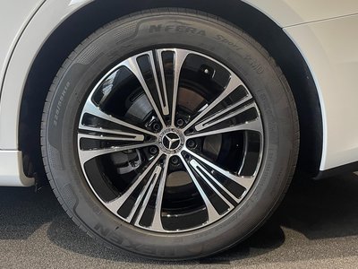 MERCEDES-BENZ E-CLASS - 4