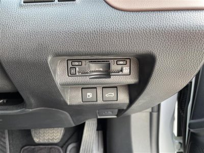 TOYOTA CROWN CROSSOVER - 8