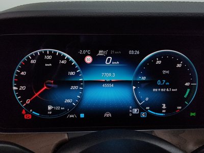 MERCEDES-BENZ E-CLASS - 8