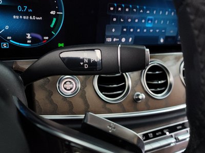 MERCEDES-BENZ E-CLASS - 9