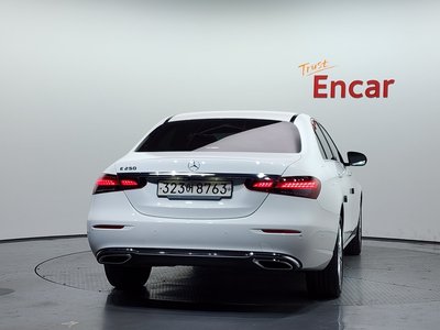 MERCEDES-BENZ E-CLASS - 4