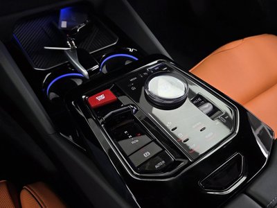 2025 BMW M5 缩略图 12
