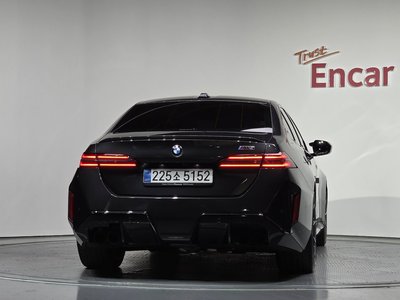 2025 BMW M5 照片 4