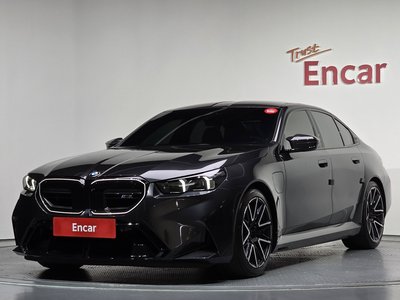 2025 BMW M5 照片 1