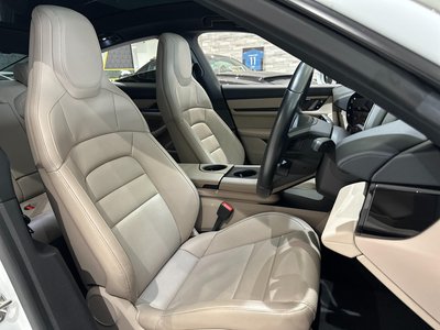 2021 Porsche TAYCAN 照片 16
