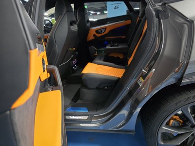 LAMBORGHINI URUS - 5