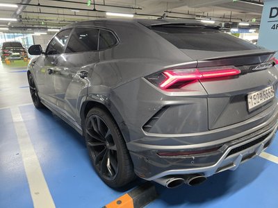 LAMBORGHINI URUS - 2
