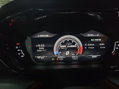 LAMBORGHINI URUS - 8