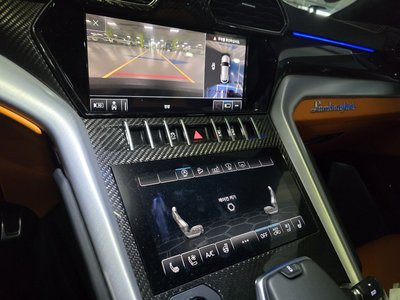 LAMBORGHINI URUS - 10