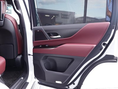 2025 Lexus LX thumbnail 38