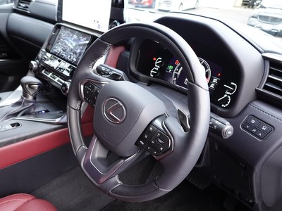 2025 Lexus LX thumbnail 22