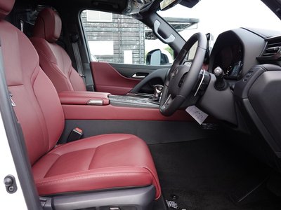 2025 Lexus LX thumbnail 24