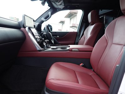 2025 Lexus LX thumbnail 30
