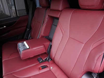 2025 Lexus LX thumbnail 40