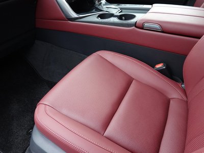 2025 Lexus LX thumbnail 32