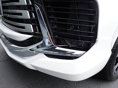 2025 Lexus LX thumbnail 11
