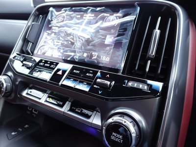 2025 Lexus LX thumbnail 18
