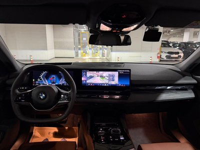 صورة 10 لـ 2025 BMW 5 SERIES