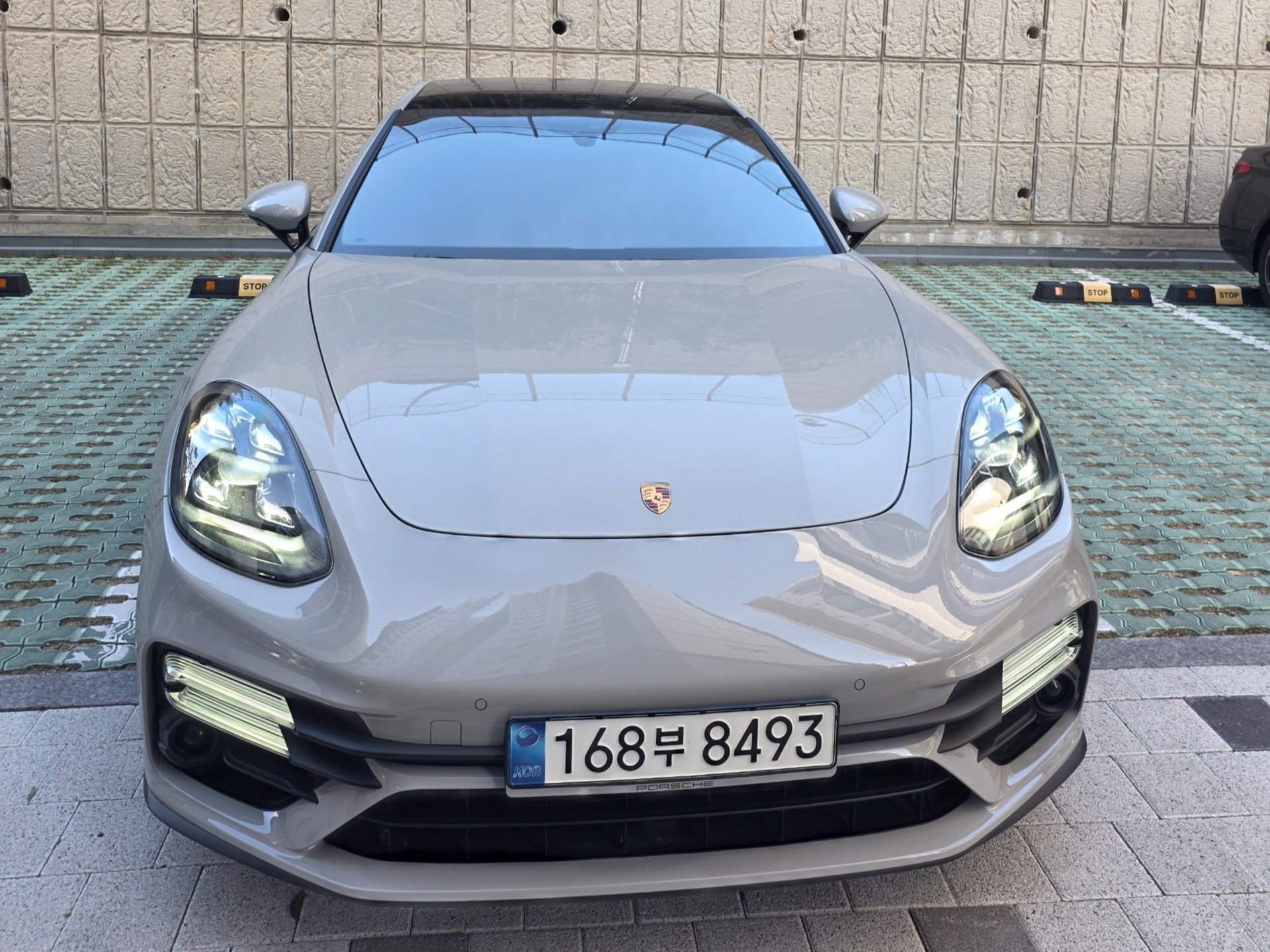 PORSCHE PANAMERA - View 1