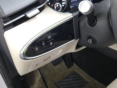 2021 Genesis GV70 — миниатюра 27