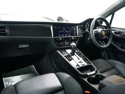 PORSCHE MACAN - 8